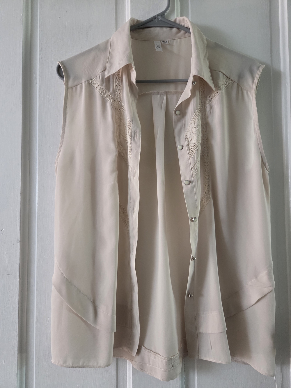 Lapis Soft Cream Sleeveless Top